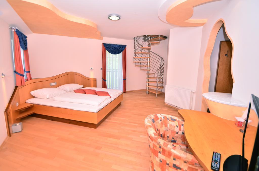 G.H. Knoll "Proellhofer" Cafe Bar Hills Hotel Fladnitz an der Teichalm Bilik gambar