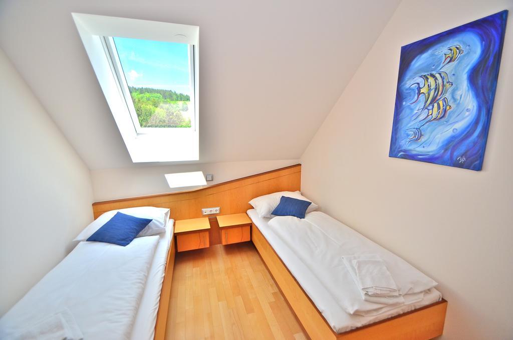 G.H. Knoll "Proellhofer" Cafe Bar Hills Hotel Fladnitz an der Teichalm Bilik gambar